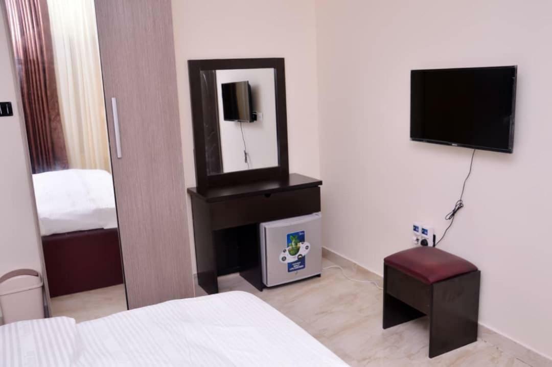 City Nest Hotel Ogombo Kültér fotó